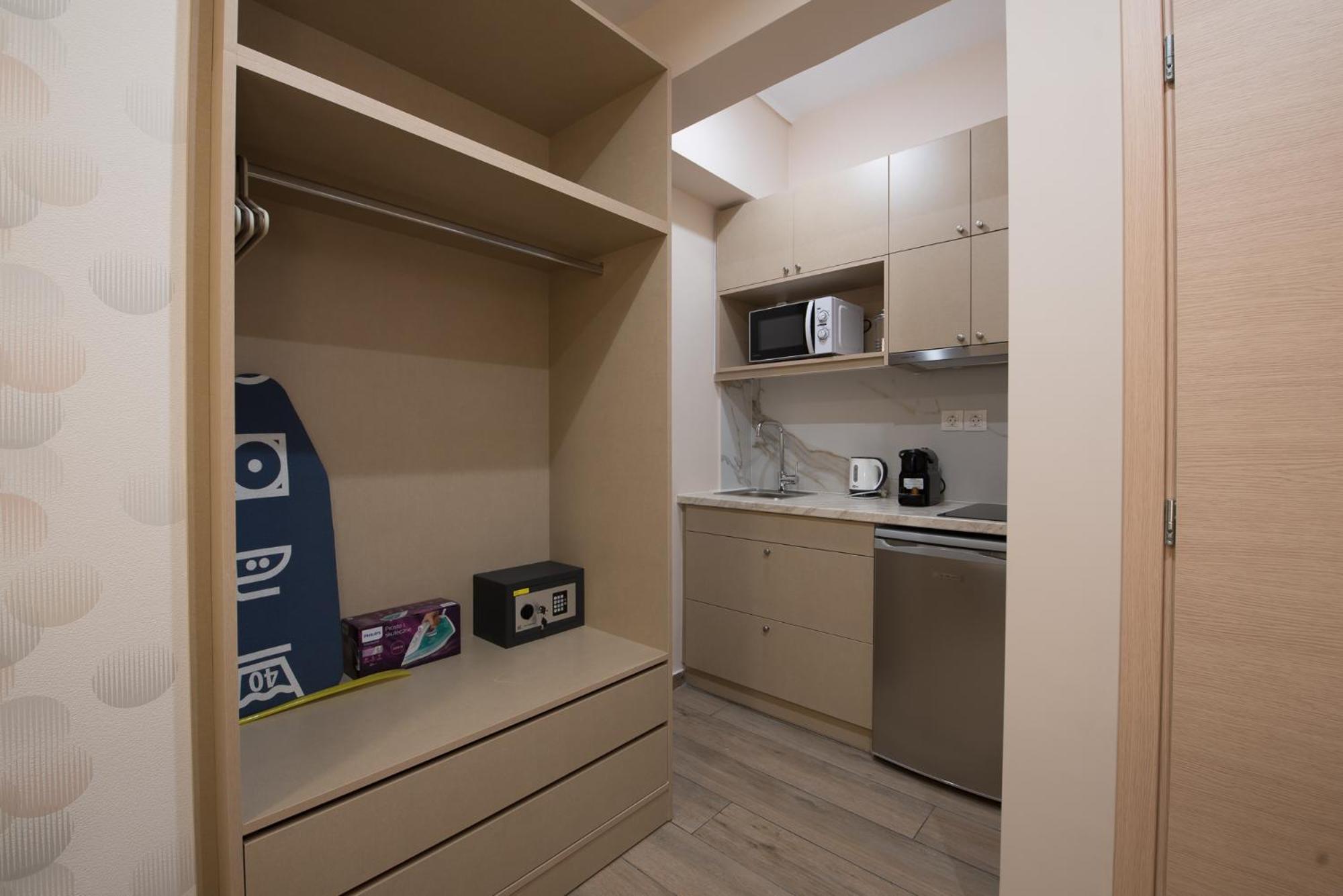 Rob Venture Suites At The Central Of Athens City Екстер'єр фото